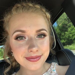 Meet your Posher, Stephanie